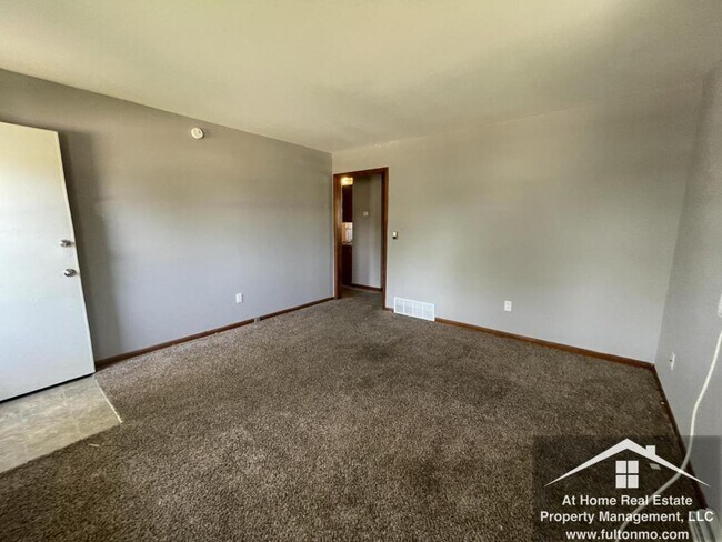 Building Photo - 911 Castlewood Avenue Apartment B