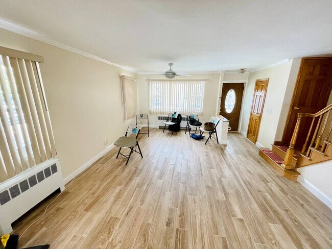 Building Photo - 1117 Mace Ave
