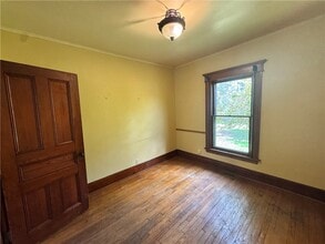 Building Photo - 352 E 2nd St