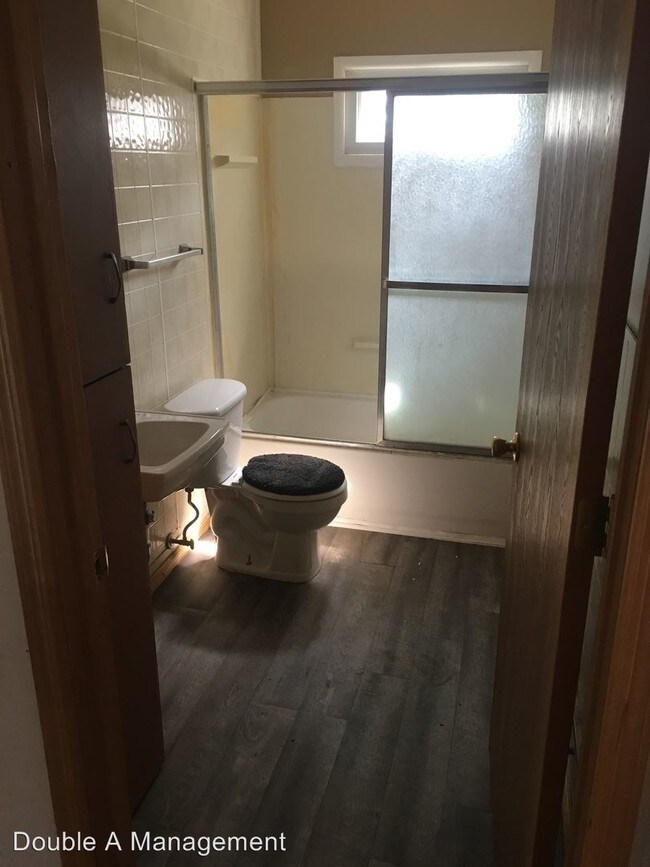Building Photo - 1 br, 1 bath Apartment - 321 E 1st St
