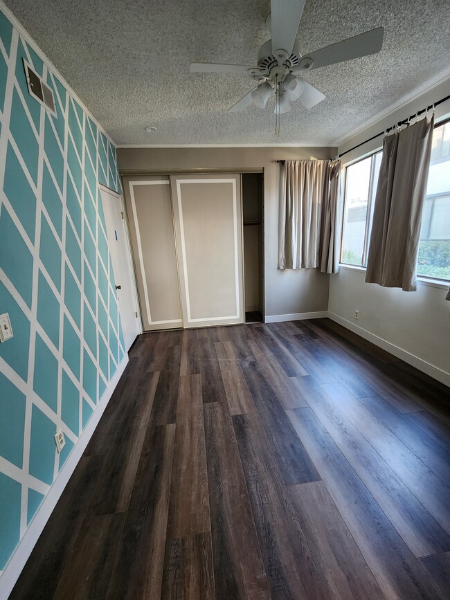 Building Photo - 6466 Buena Vista Dr