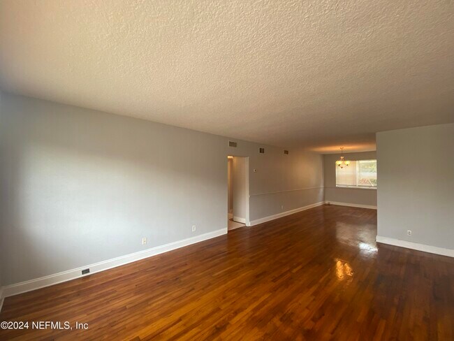 Building Photo - 3005 Walton St