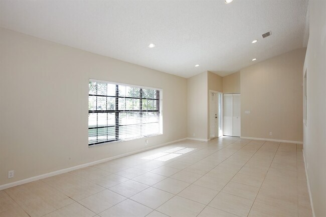 Foto del edificio - 11033 NW 2nd St