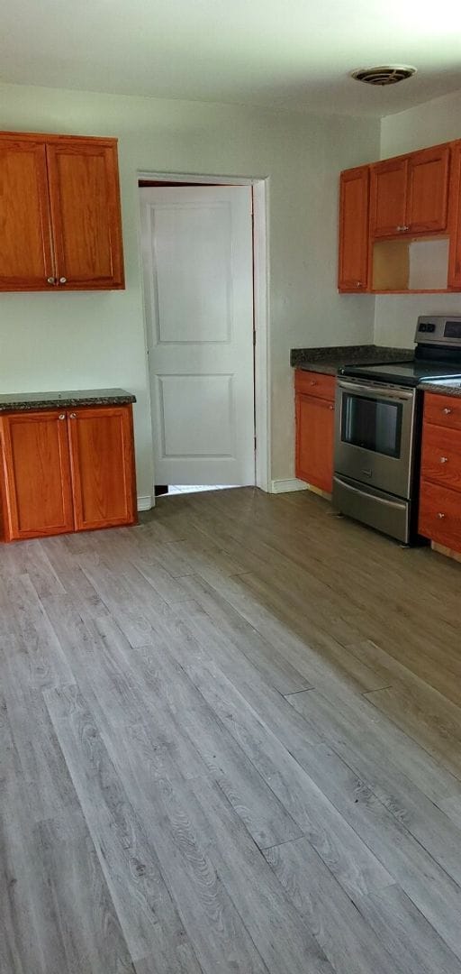 Foto del edificio - 3 Bed 1 Bath Home With Carport | Pet Frien...