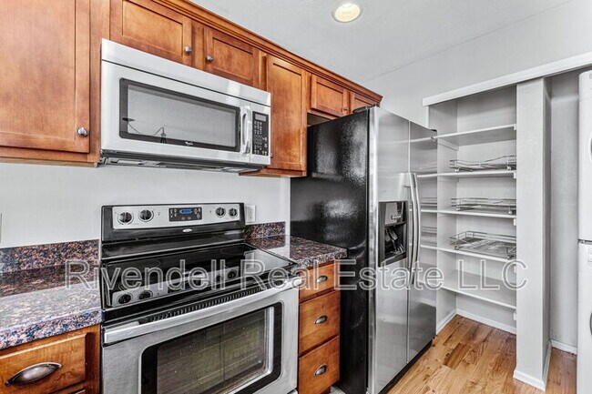 Foto del edificio - 9695 W Chatfield Ave