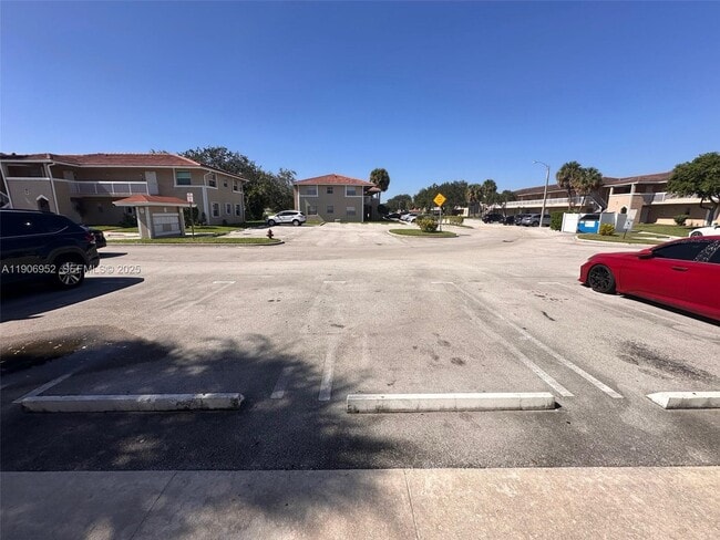 Building Photo - 1021 Twin Lakes Dr