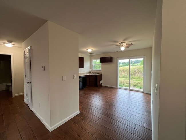 Foto del edificio - 3 bed/2 bath with 1 car garage for lease