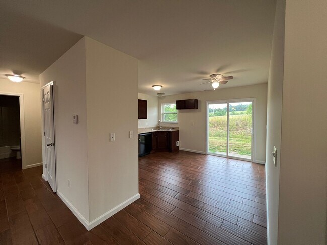 Foto del edificio - Newer 3 Bedroom 2 Bath Home Near I-44