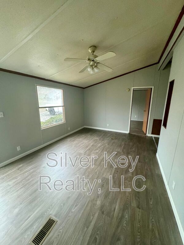 901 Eastanallee Ave Unit B, Athens, TN 37303 Condo for Rent in Athens