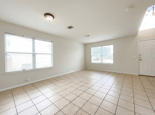 Building Photo - 965 Sweet Gum Dr