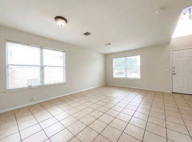 Foto del edificio - 965 Sweet Gum Dr