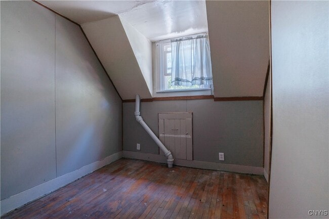 Building Photo - 38 Elm St