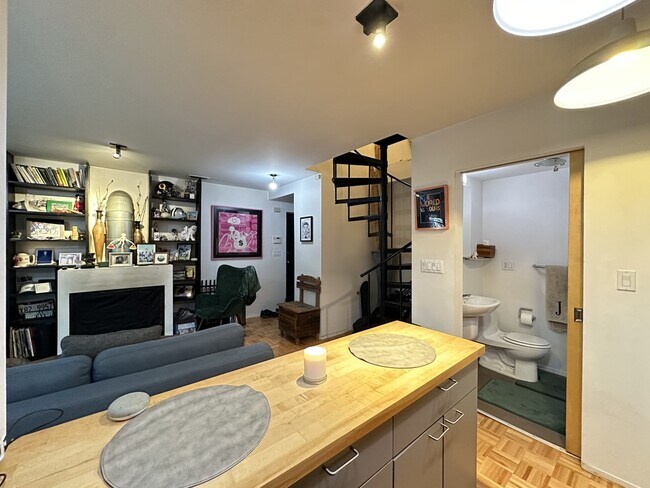 Foto del edificio - 1321 W Henderson St