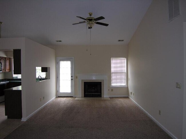 Building Photo - 884 Ridgebrook Rd