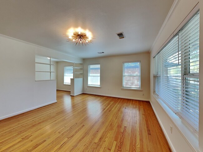 Building Photo - 2102 Elmwood Blvd