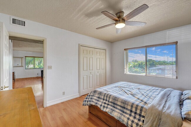 Foto del edificio - 1423 Holly Heights Dr