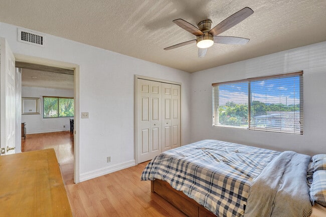 Building Photo - 1423 Holly Heights Dr