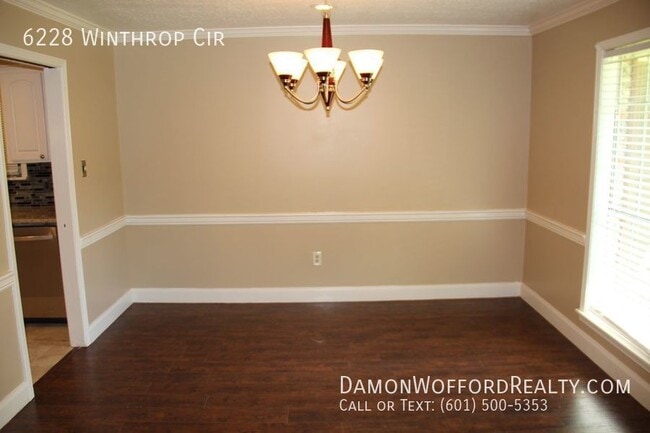 Building Photo - 6228 Winthrop Cir - 4 beds, 2 full  and 1 ...