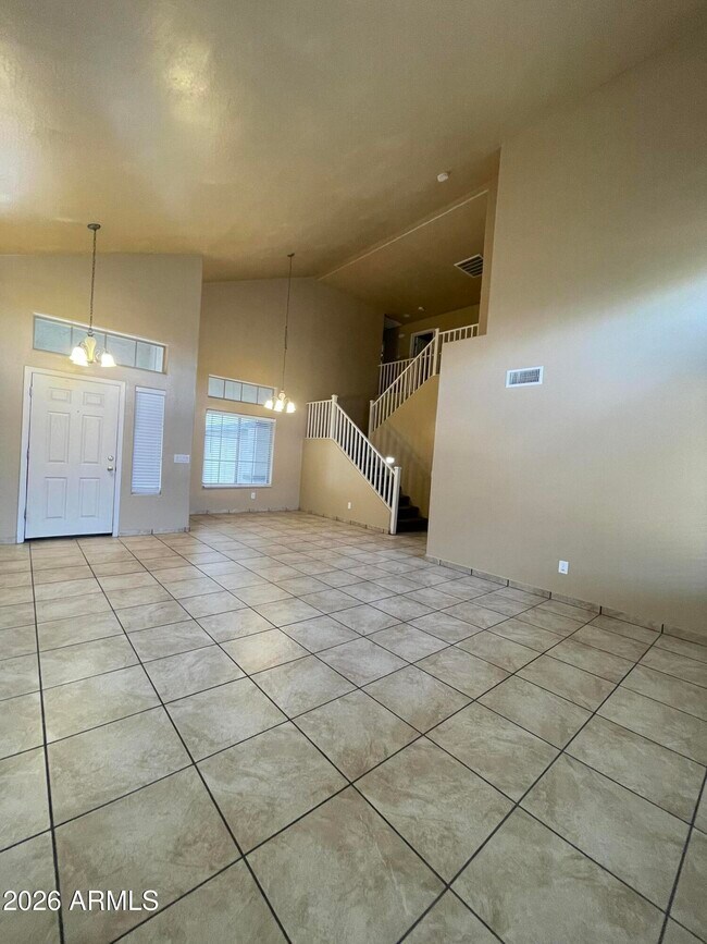 Building Photo - 1466 Holiday Dr