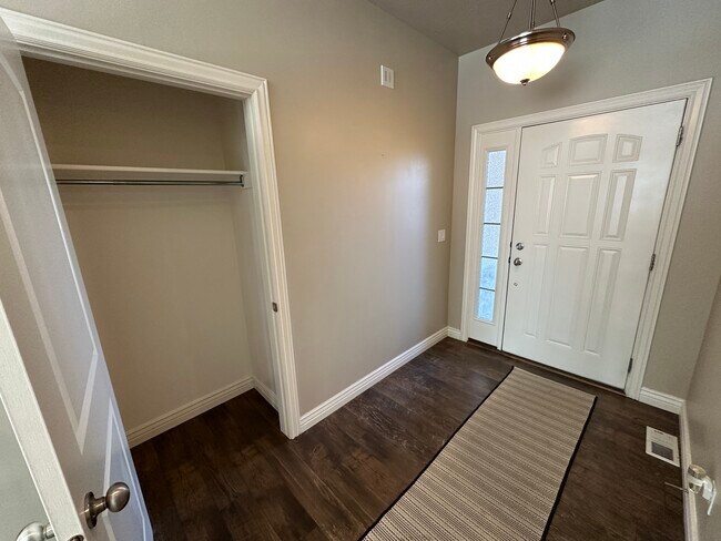 Building Photo - Wyatt Earp Ave - Single Family HOme