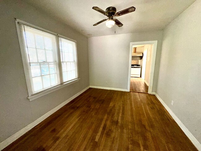 Building Photo - 3 Bed 2 Bath in Tech Terrace MOVE IN READY!