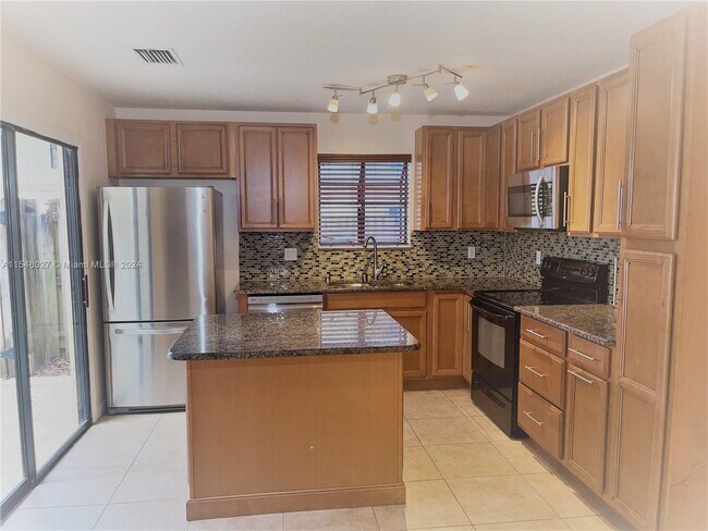 Foto del edificio - 2938 SW 22nd Cir