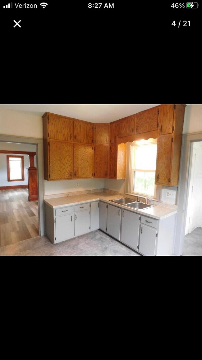 Building Photo - 1315 9th St E