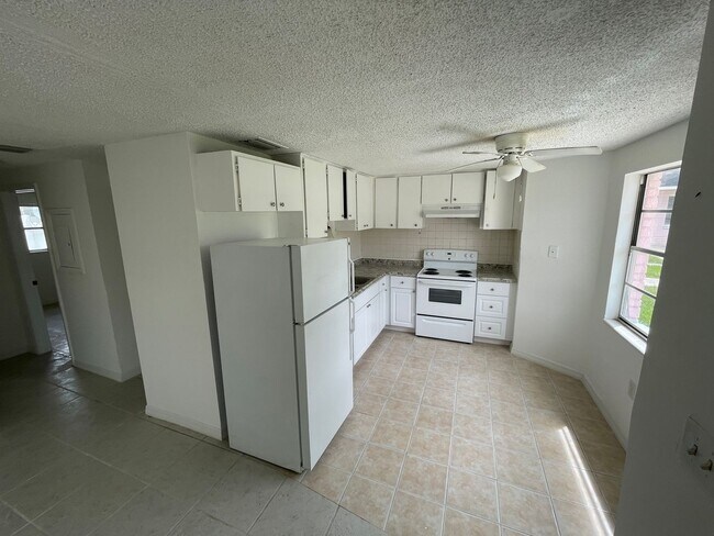 Foto del edificio - 5313 Avery Rd