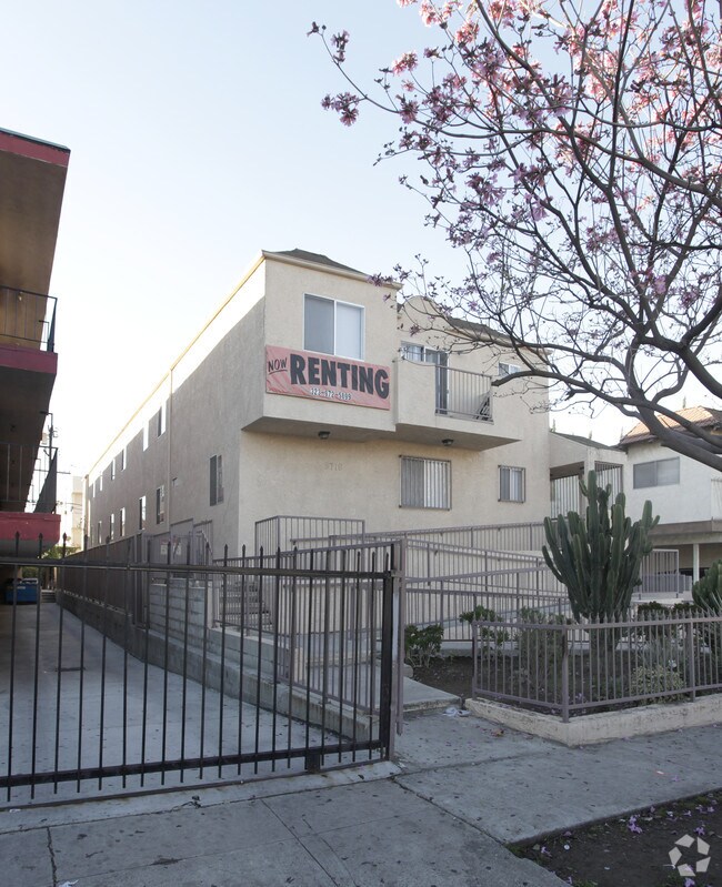 Building Photo - 5716 Lexington Ave