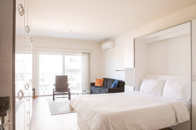 Foto del edificio - 1640 N Water St