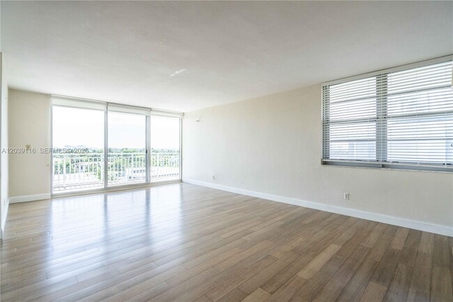 Building Photo - 9500 W Bay Harbor Dr