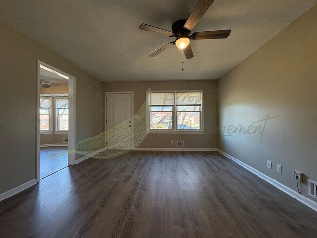 Foto del edificio - TOWNHOUSE IN BLUE SPRINGS!!!