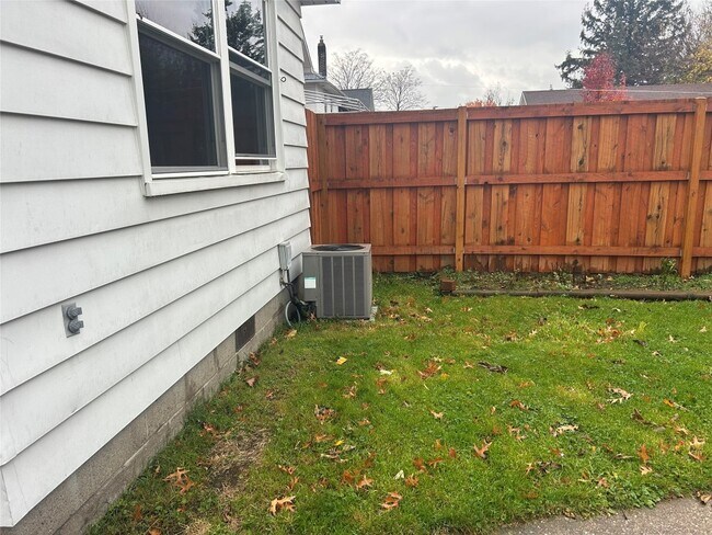 Foto del edificio - 1028 W 29th St