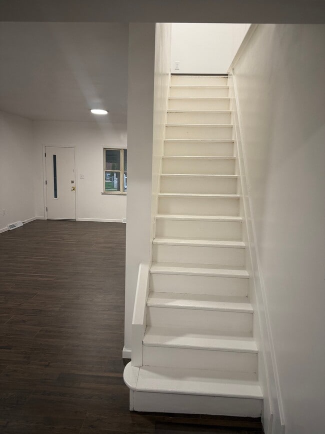 Photo - 1131 Knox St Apartment