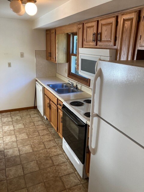 Kitchen - 1625 County Park Rd