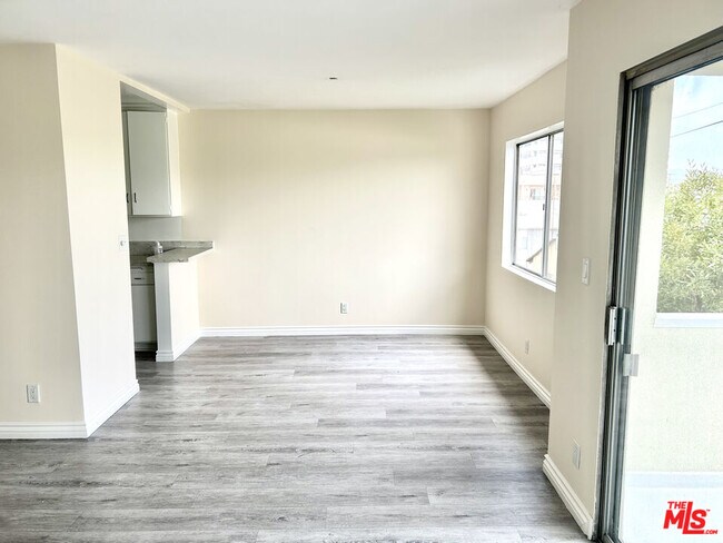 Foto del edificio - 1440 Reeves St