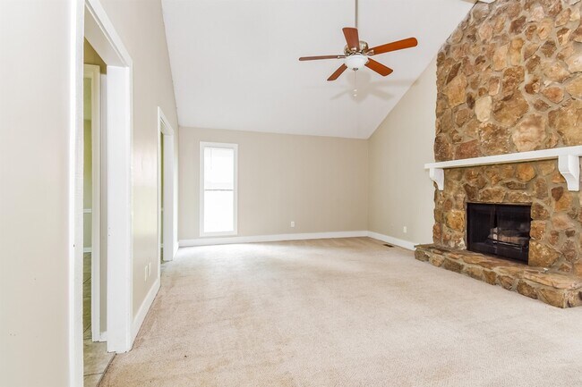 Foto del edificio - 2384 Sawmill Rd