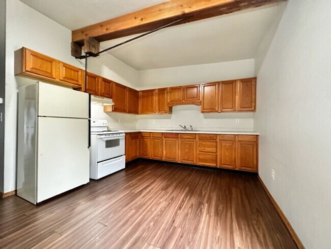 Building Photo - 8268 Cty Hwy W Quadruplex