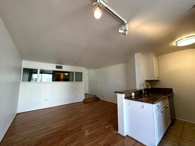 Foto del edificio - Fantastic 1 bed and 1 Bath with balcony an...