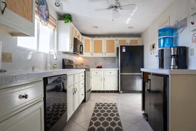 Building Photo - 68 Kings Hwy