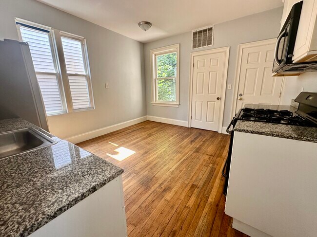 Foto del edificio - 731 Parker St