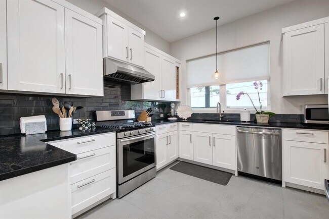 Foto del edificio - 4613 Harmon Ave