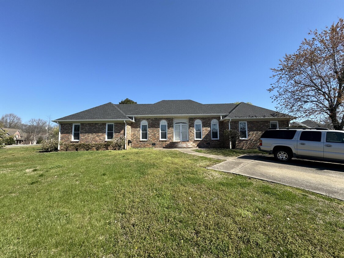 Primary Photo - 100 Brownstone Dr