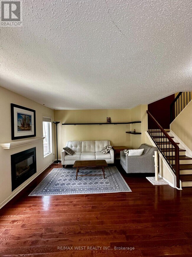 Building Photo - 119 Deerfox Dr