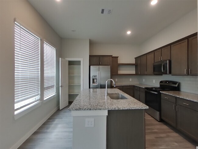 Foto del edificio - 9835 Willow Creek Commerce Dr