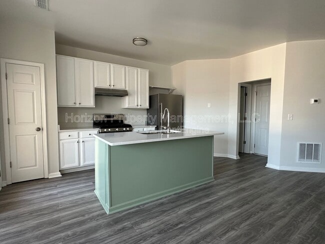 Foto del edificio - 6461 Topside Ave