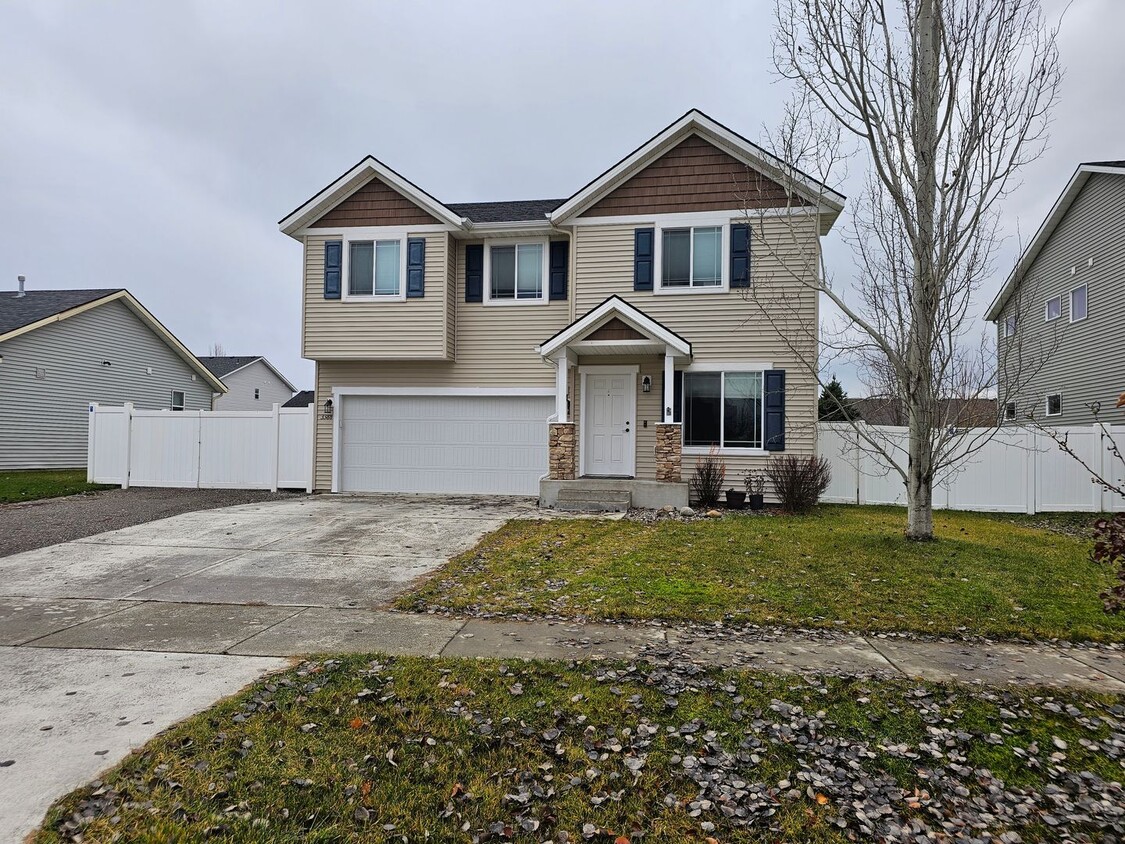 Primary Photo - Beautiful 4 bedroom 2.5 bath CDA home for ...