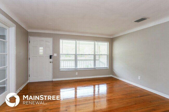 Building Photo - 8054 34th Ave N