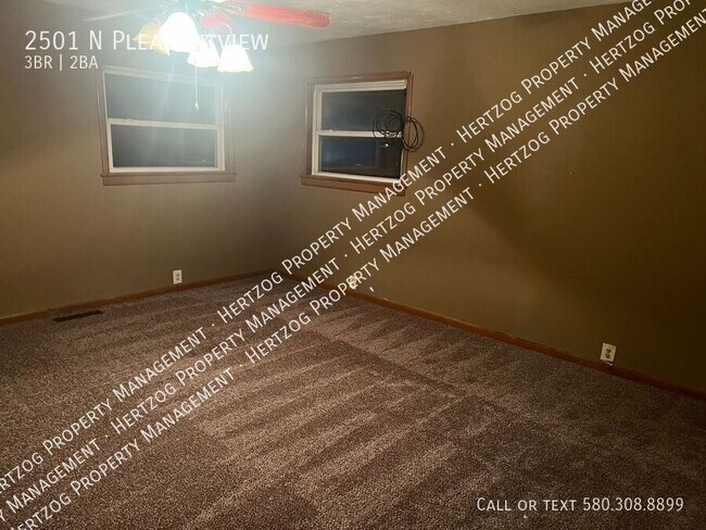 Foto del edificio - 2501 N Pleasantview-