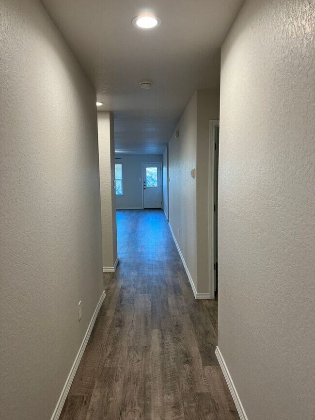 Building Photo - *SUMMER COOKIN' SPECIAL* | Four Bedroom | ...